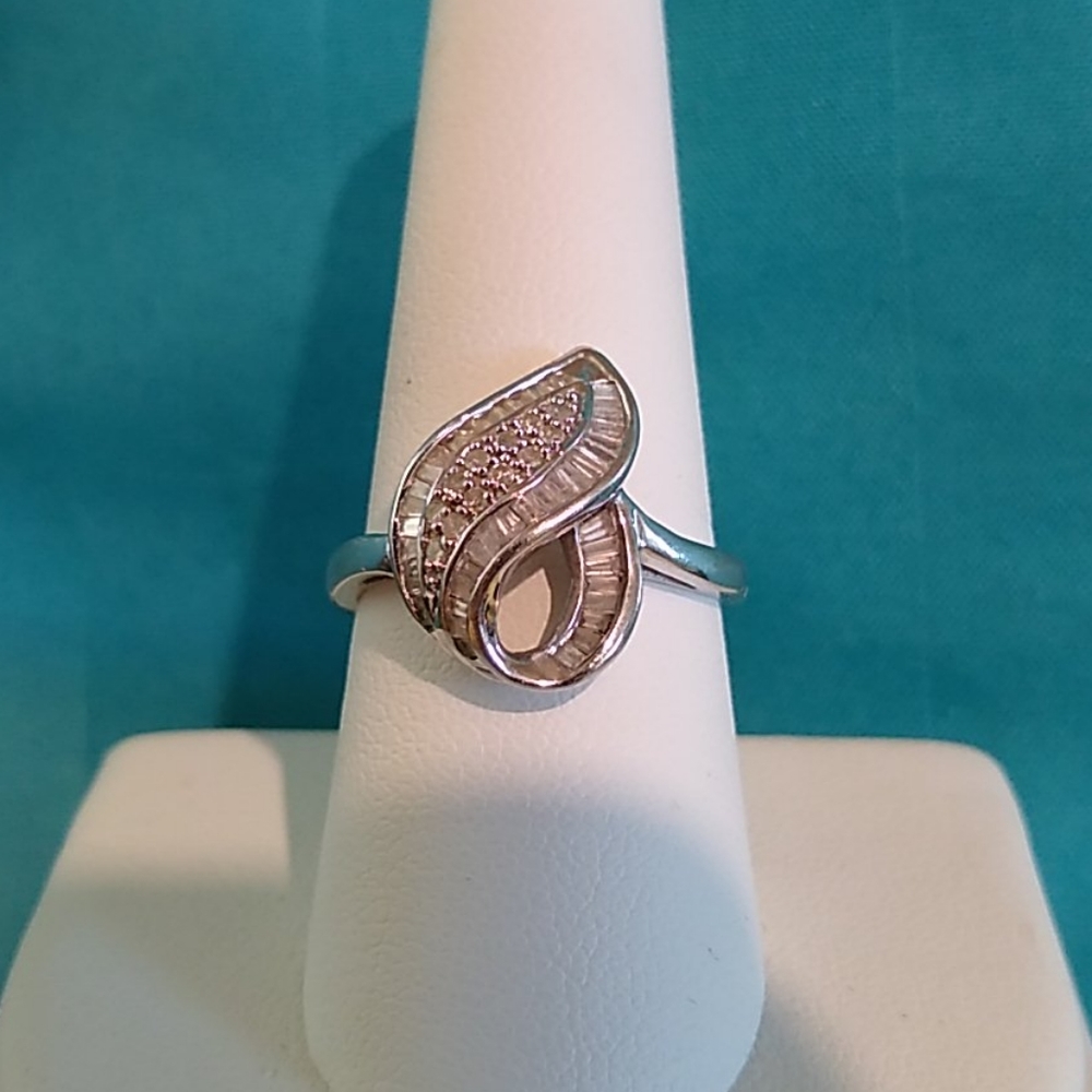 14K White Gold Diamond Ring